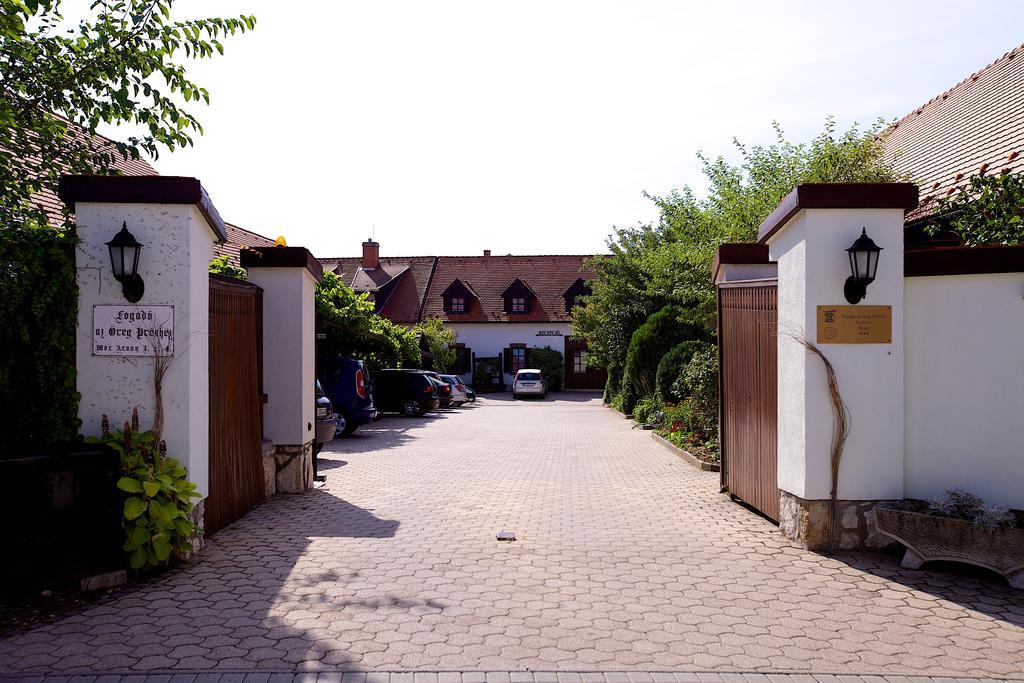 Fogado Az Oreg Preshez Hotel Mor Exterior photo