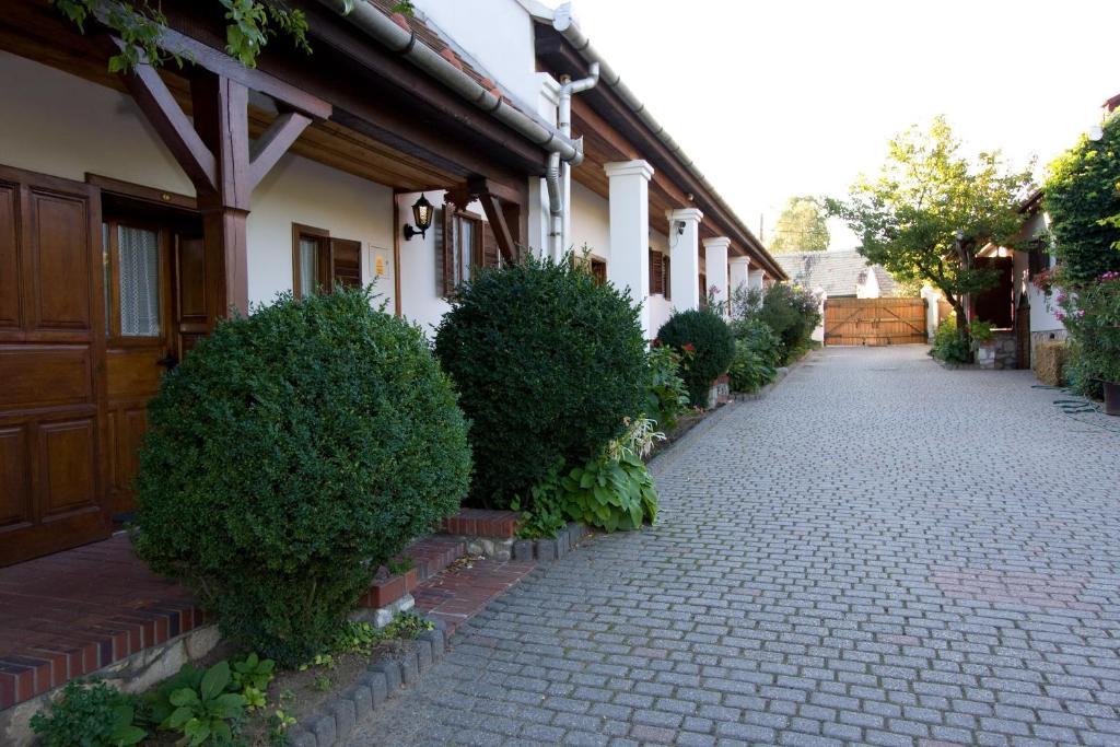 Fogado Az Oreg Preshez Hotel Mor Exterior photo